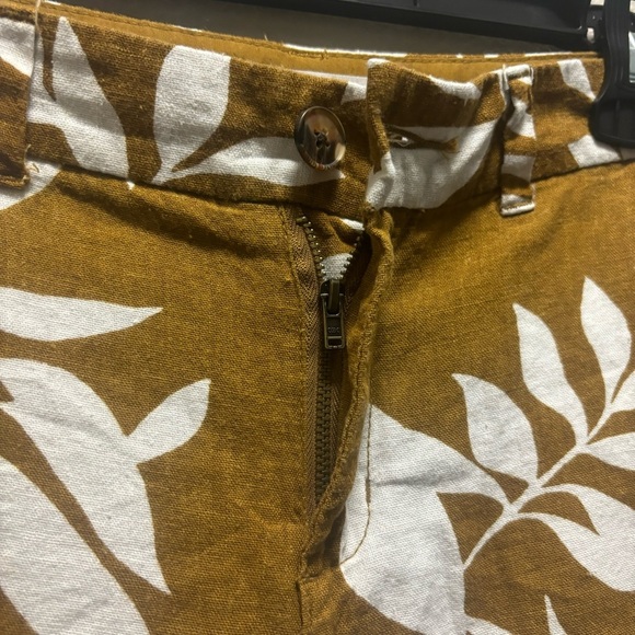 Old Navy Linen Blend Brown Floral Everyday Shorts - Picture 7 of 9